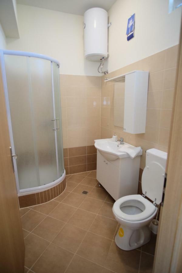 Apartmani Viktorija Vrana  Exterior foto