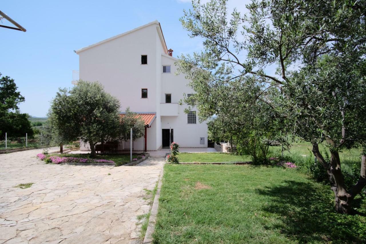 Apartmani Viktorija Vrana  Exterior foto